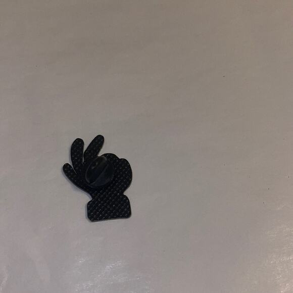 OK Pin Brooch - Picture 2 of 2